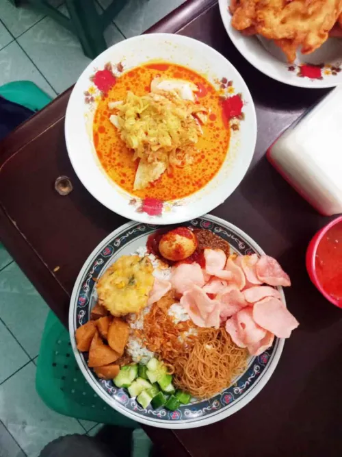 Nasi Uduk dan Ketupat Sayur